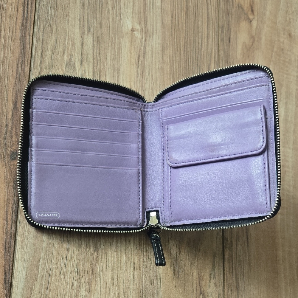 Black Leather Coach Wallet with Stitching - Picture 5 of 7